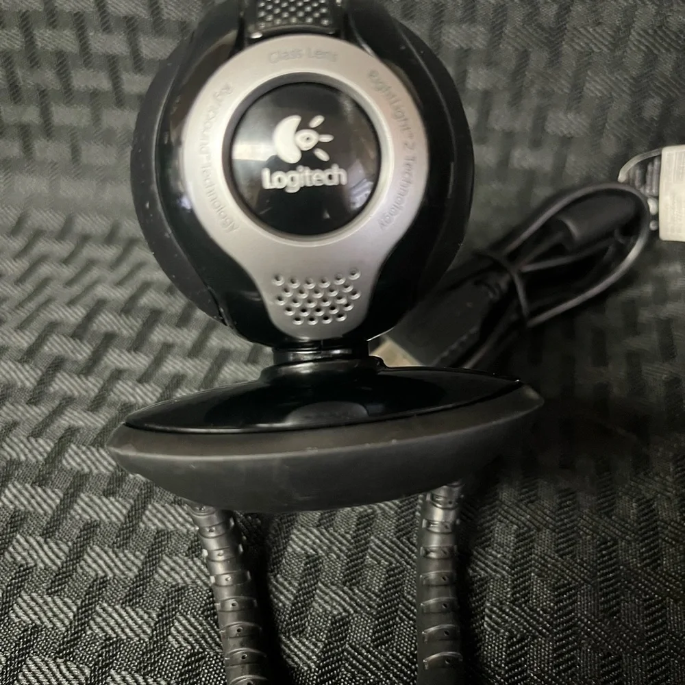 Logitech WebCam RightLight 2 RightSound Technology Model V-UBE43 Web Camera
